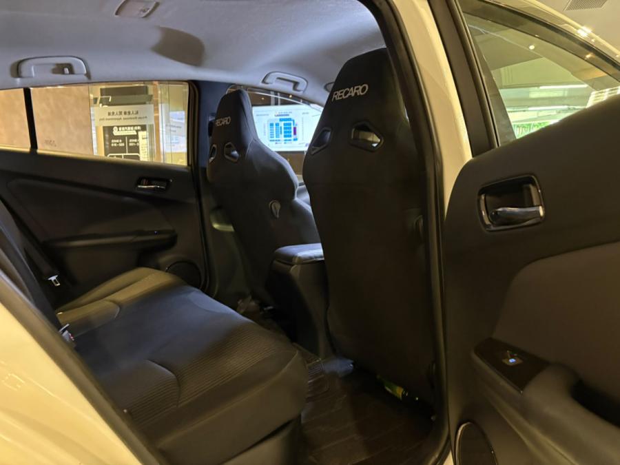 Prius 1.8 Hybrid S - Image 4